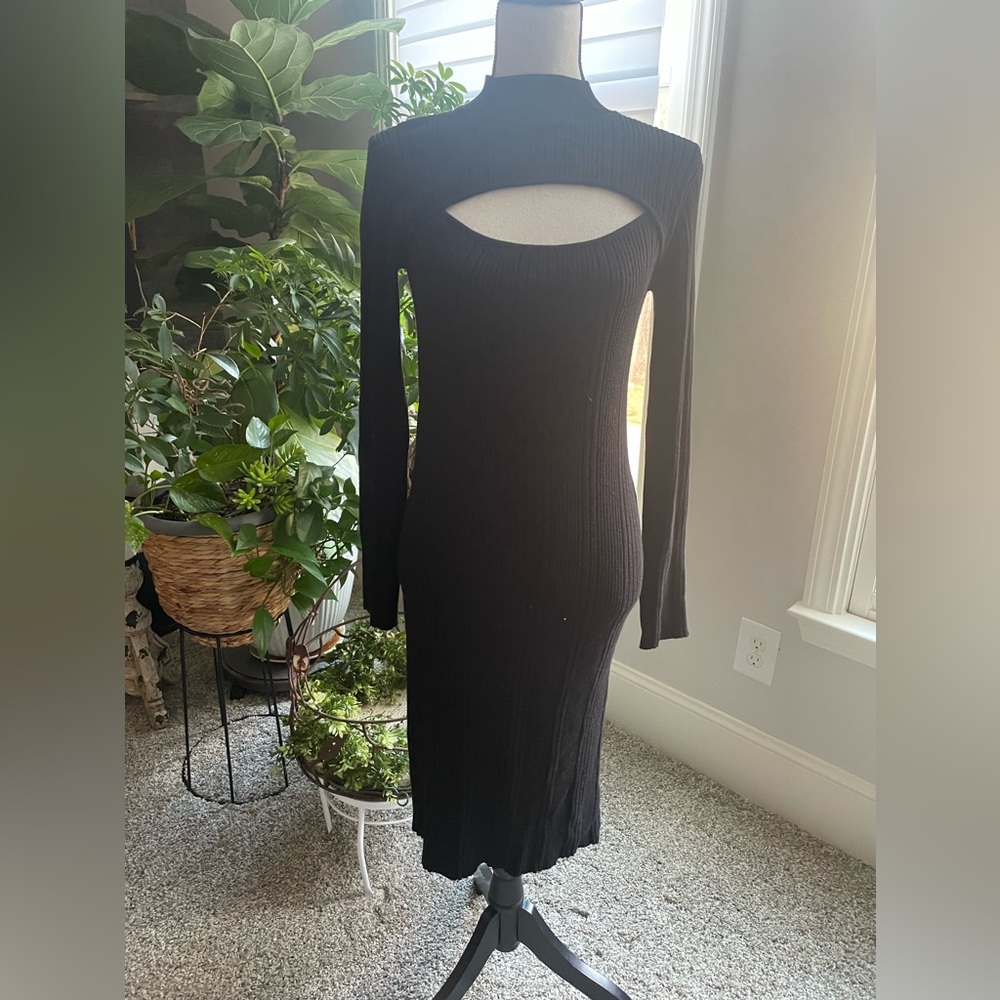 House Of Harlow 1960 Woman’s Sweater Dress in SZ L is in gently used condition